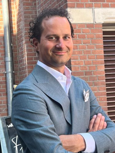 Bob Willems, oprichter de Pasfoto-organisatie  